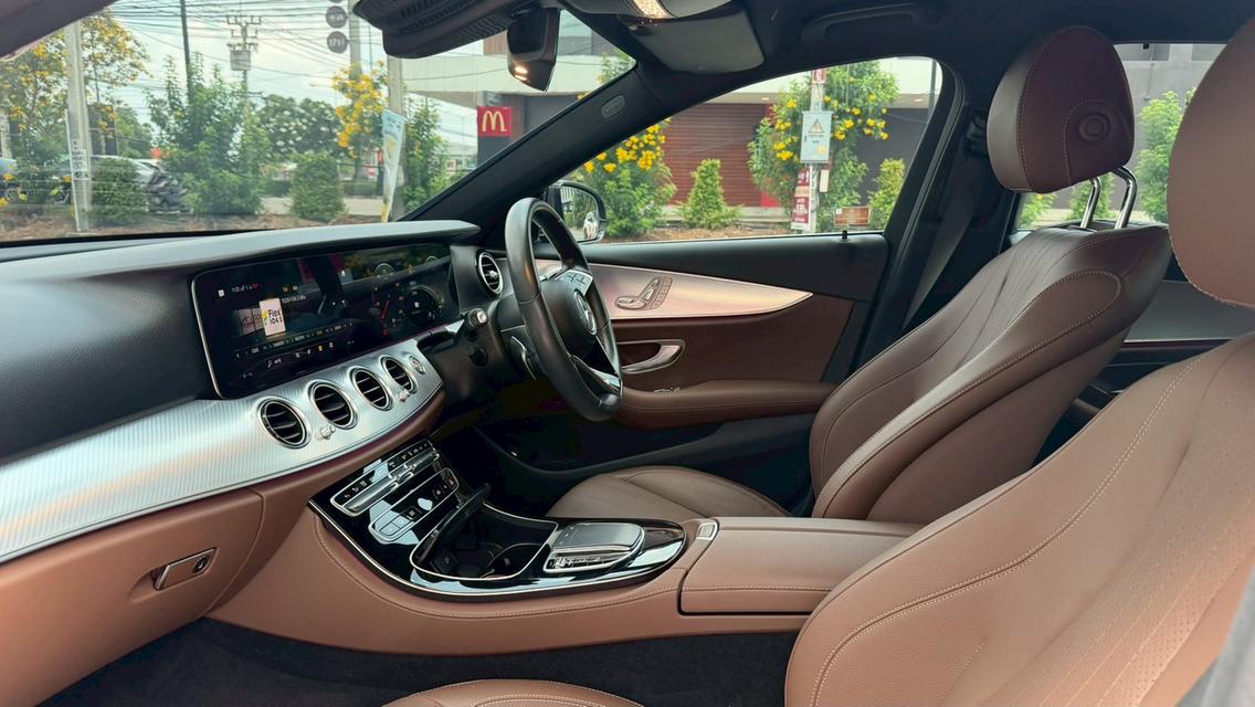 Mercedes-Benz E300e Avantgarde Facelift 2024 สีดำ มีไฟแนนซ์เหลือเปลี่ยนสัญญาผ่อนต่อได้ไม่ต้องใช้เงินออกรถ รูปที่ 11