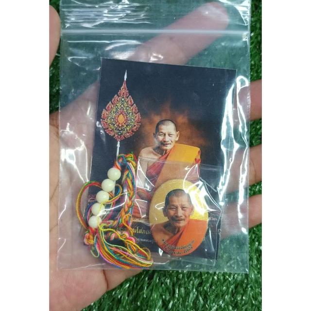 ชุดล็อกเก็ต สายสิญจน์ แผ่นบทสวด หลวงปู่ศิลา สิริจันโท ศิษย์สร้างถวาย หลังล็อกเก็ตฝั่งตะกรุด 3 ดอก มีโค้ด