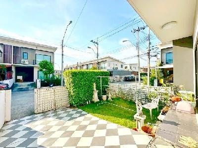 MRTคู้บอน 3.8กม.แฟชั่นไอสแลนด์ ทาวน์เฮ้าส์ 2ชั้น หลังมุม พร้อมเฟอร์ เครื่องใช้ไฟฟ้า 20ตร.วา.160ตร.ม. ตลาดน้ำพระยาสุเรนทร
