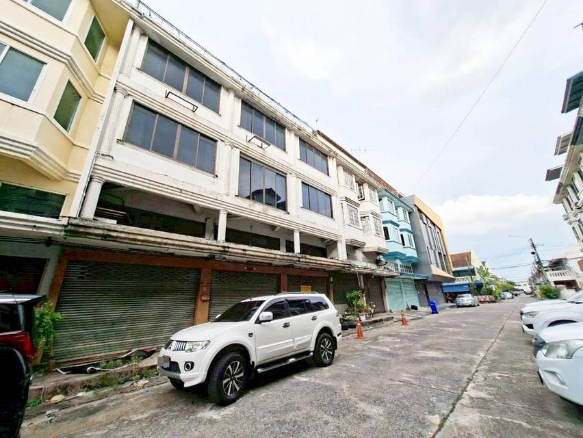 ขายตึก 3 ชั้น 3คูหา ทำเลดี ชุมชนบัณฑิตโฮม ซอยวิภาวดีรังสิต76 ใกล้สนามบินดอนเมือง 2