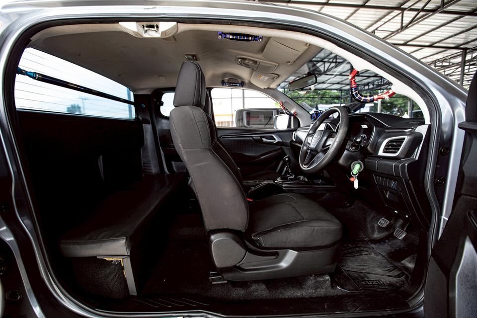 ISUZU D-MAX Hi-lander Cab 1.9 Ddi L ปี 2020 สีเทา มือเดียวป้ายแดง 12