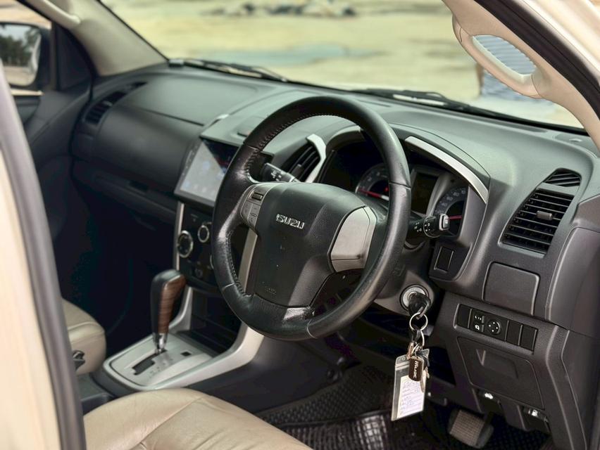 ISUZU MUX Y 14 Wagon 4dr 7st Auto 5sp RWD 2.5DCT(VGS,DVD) สีขาว ออโต้  16