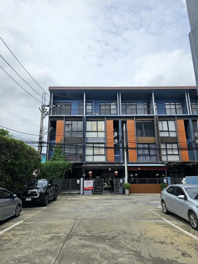  🏡 ขายด่วน! ทาวน์โฮม 3 ชั้นครึ่ง โครงการเฮ้าส์ 35แบบบ้าน MIRACLE ดีไซน์สวย ฟังก์ชันครบทุกมุม 2