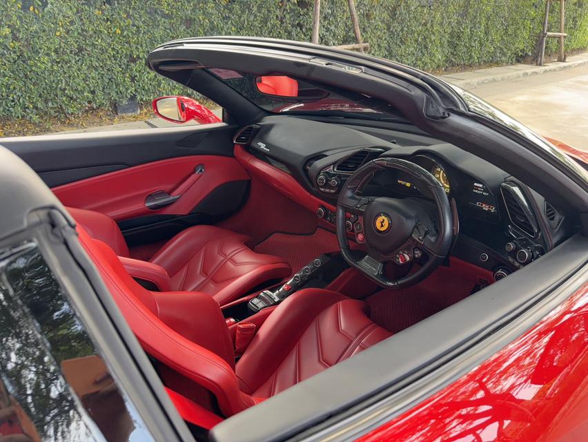 Ferrari 488 SPIDER ปี 2017 9