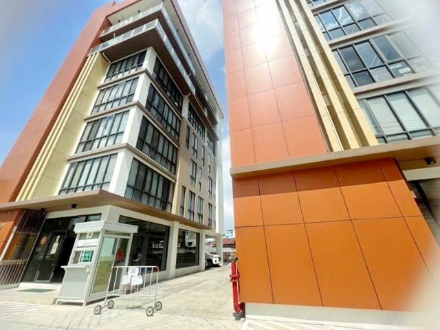 BTS สะพานตากสิน 1.6 กม.ให้เช่าสำนักงาน 7 ชั้น เจริญราษฎร์ สาทร BTS สะพานตากสิน 1.6 กม. แบ่งให้เช่าแยกเป็นชั้นๆ 115 ตร.ม.