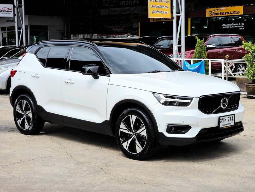 (แจ้งรหัสรถ SEZ744) Volvo XC40 Recharge T5 Inscription (Plug-in Hybrid) เกียร์ ออโต้ เบนซิน+ไฟฟ้า สี ขาว ปี 2022 จด 2023 รูปที่ 2