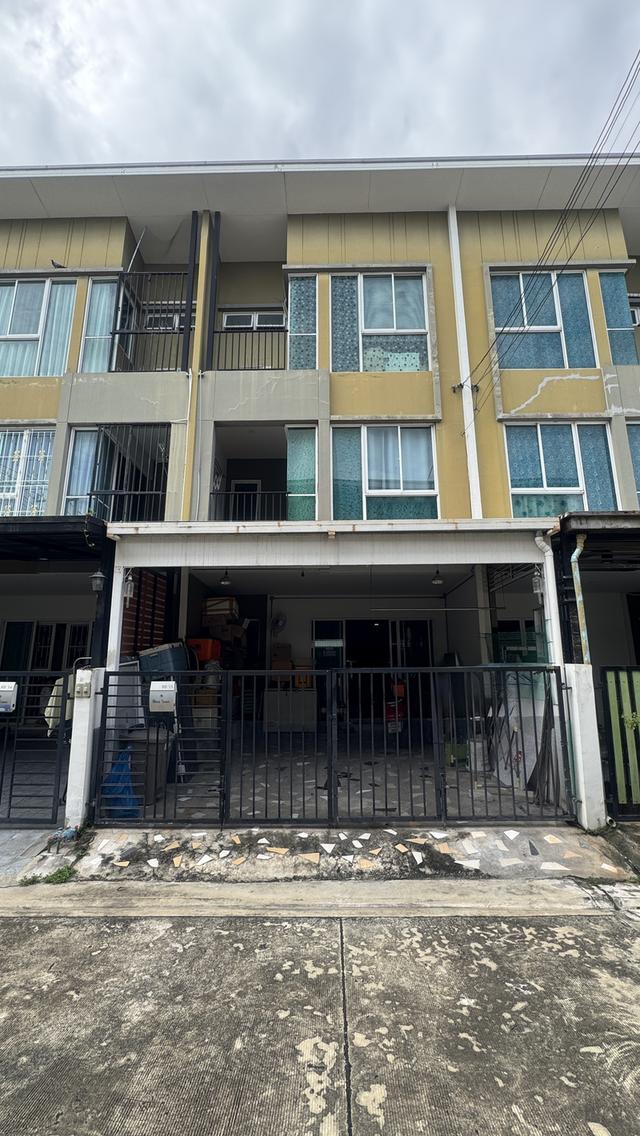 ทาวโฮม 3 ชั้น  หมู่บ้าน Bless Town รามอินทรา127 1
