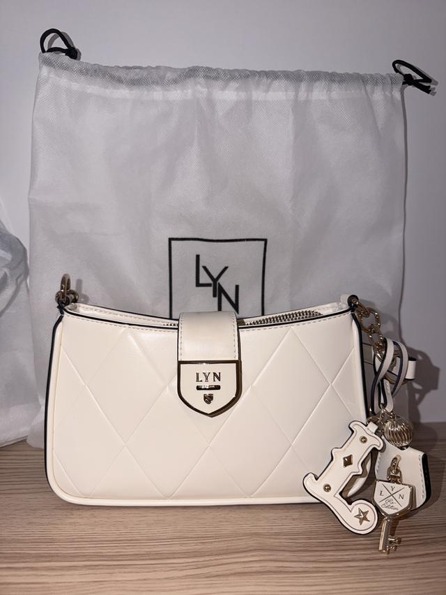 กระเป๋า Lyn มือสอง สภาพใหม่ ใช้งานน้อย