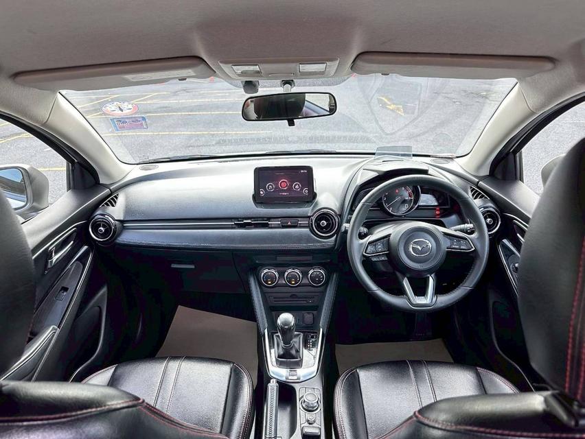 Mazda2 Skyactive 1.3 Sport High connect hatchback เกียร์ Auto สีขาวมุก ปี2018 13