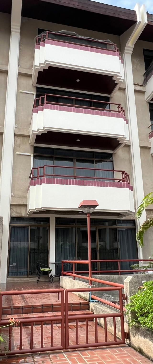 Townhouse for Sale, Soi 52 Pattanakarn 1