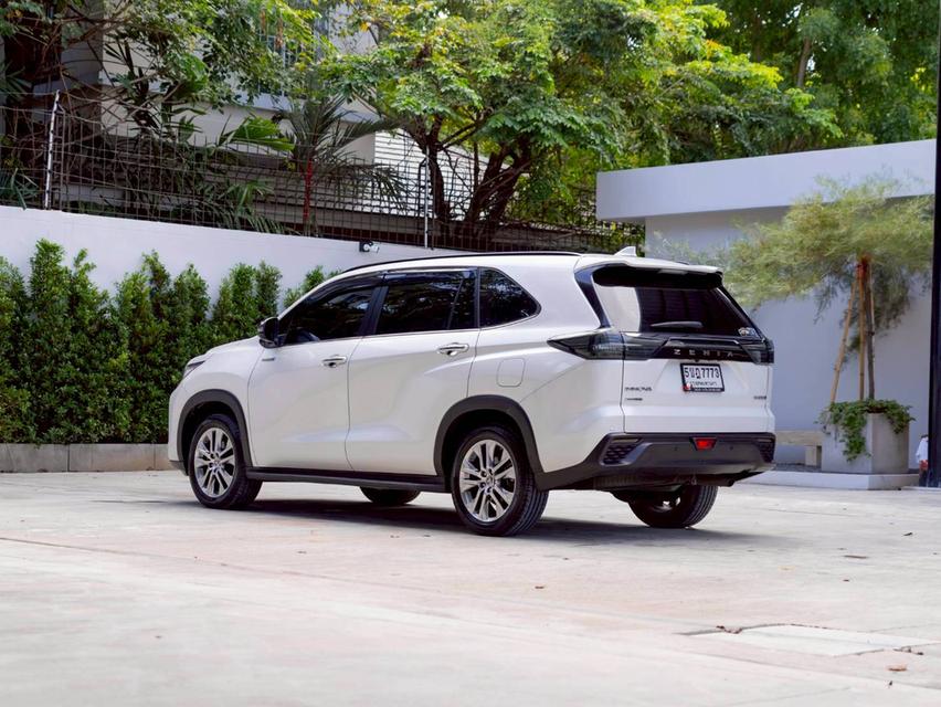 Toyota Innova Zenix 2.0 Hev Premium ปีจด 2024 6