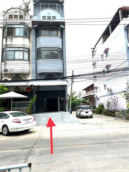 ให้เช่าอาคารพาณิชย์ 3 ชั้นครึ่ง หมู่บ้านรุ่งกิจวิลล่า7 ถนนร่มเกล้า42 เขตลาดกระบัง จังหวัดกรุงเทพ  1