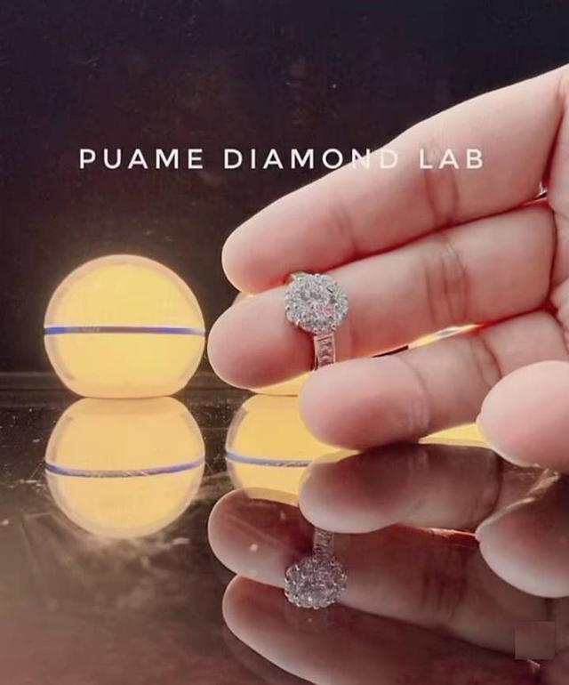 แหวนเพชร เรียบหรู เปล่งประกายทุกมุมมอง ด้วยเพชรแท้ธรรมชาติ พร้อมใบรับประกันสินค้าทุกชิ้นที่ปุอามี่ Diamond Lap Rama2(095-8894732)