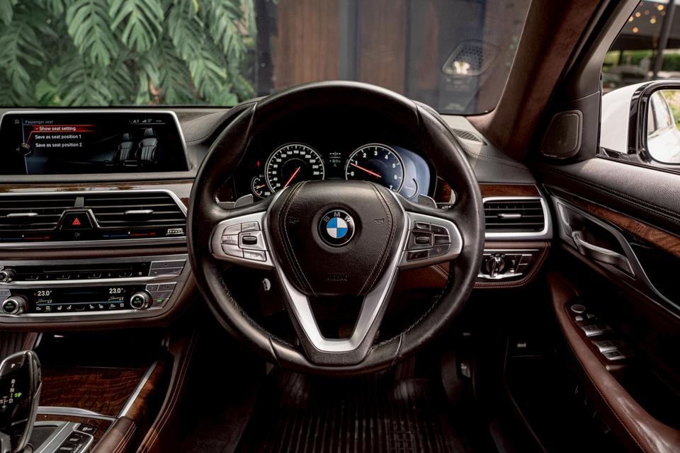BMW 740Li Pure Excellence ปี 2017