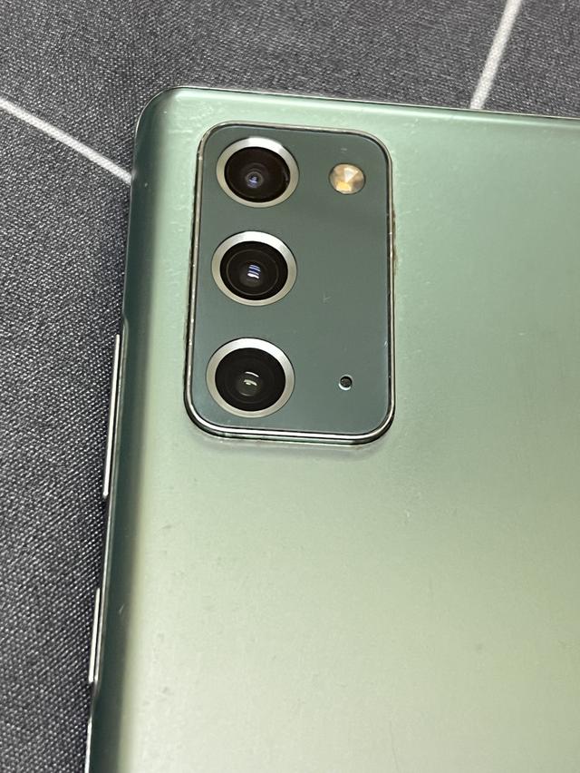 สินค้าSamsung Galaxy Note 20สี Mystic green 5G บอดี้ มีรอยเคสกัดตามภาพ ไม่มีผลกับการใช้งาน ปากกา ทัชสกรีน เขียนได้ปกติvฟังก์ชันอื่นๆใช้งานได้ปกติ 5