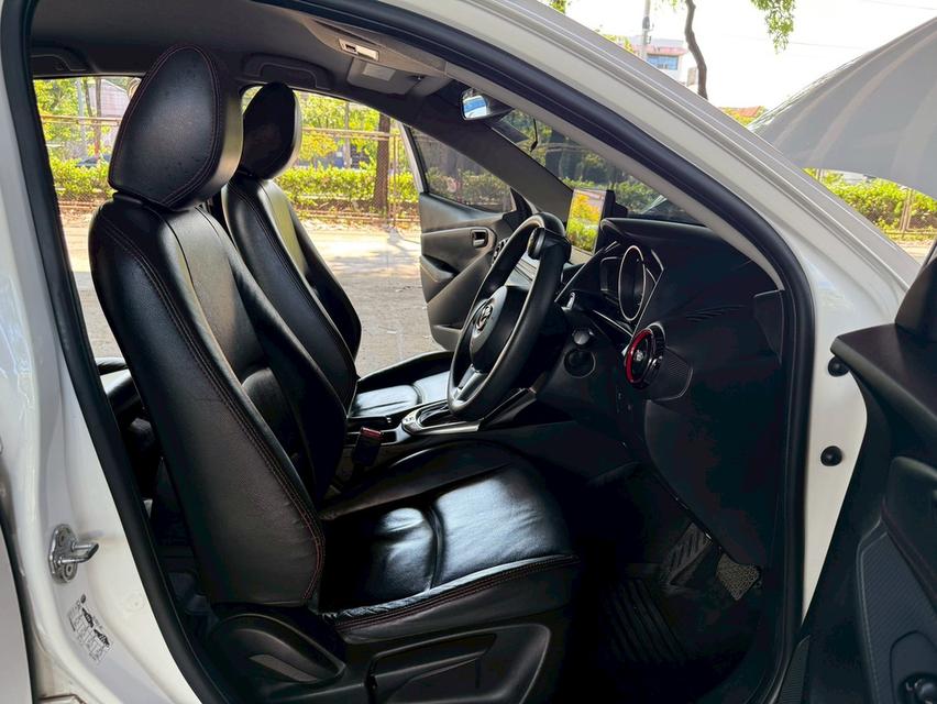 ขายรถ mazda2 1.3 High Sedan ปี 2015 สีขาว เกียร์ออโต้ 9