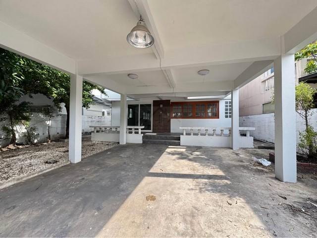 ให้เช่า บ้านเดี่ยว 2 ชั้น หมู่บ้านเมืองทอง 2 โครงการ 3 ขนาด 90 ตรว. 5 ห้องนอน ซอยพัฒนาการ 53 ใกล้โรงพยาบาลวิภาราม พร้อมเข้าอยู่