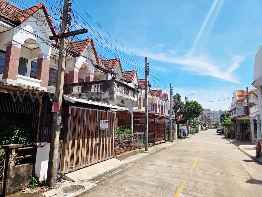 ทาวน์เฮ้าส์ หมู่บ้าน รวยรื่น ซอย ติวานนท์ 3 ใกล้ MRT กระทรวงสาธารณสุข