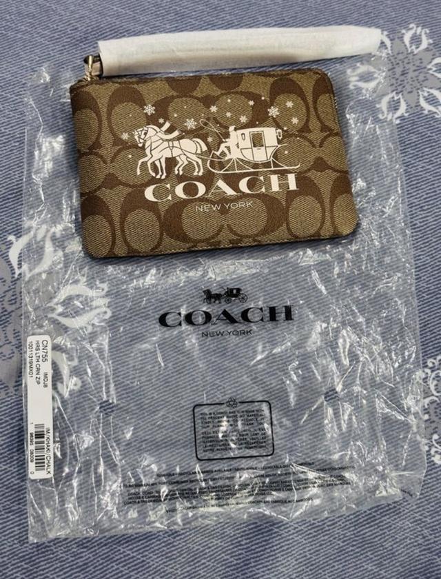 กระเป๋าสตางค์ซิปรูด แบรนด์ Coach รูปที่ 6