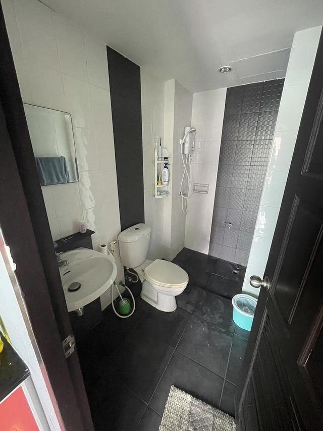 ให้เช่าคอนโดนิคมอมตะชลบุรี ชั้น5 30 ตรม. เฟอร์ครบ เดือนละ6,500  4