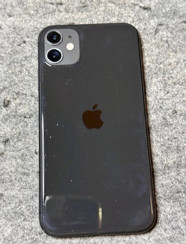 iPhone  11  สีดำ 2