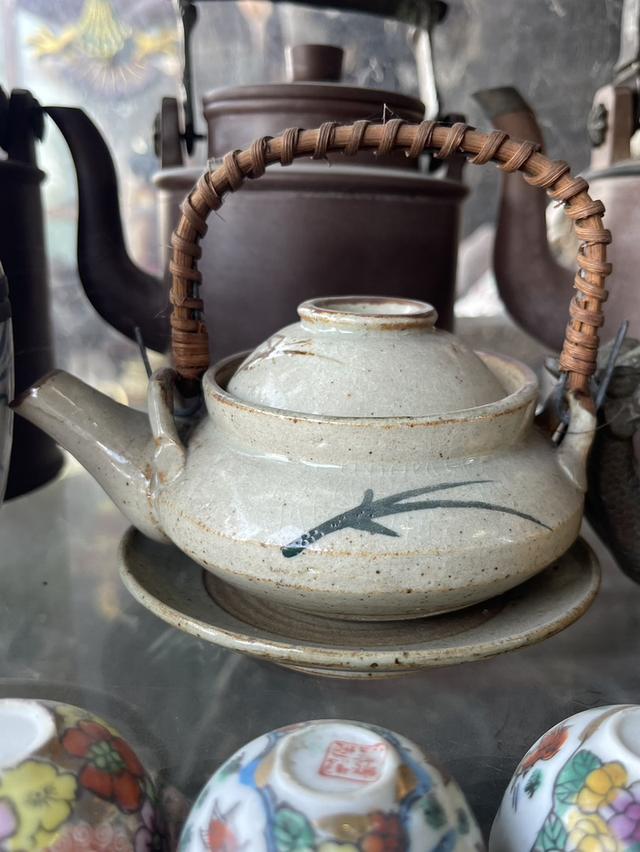 กาน้ำชาญี่ปุ่น ลายดอกหญ้า น้ำเคลือบสีขาวมันปู ไซต์กลาง David Leach กาน้ำชาโบราณ 7