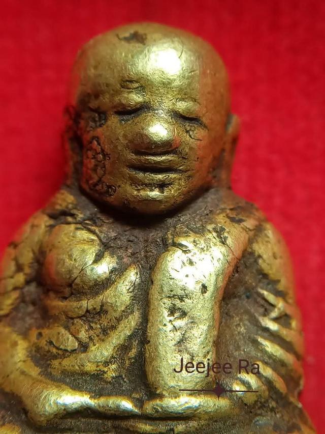 หลวงพ่อเงินพิมพ์นิยมBมือมีฐานรองสวยสุดๆ