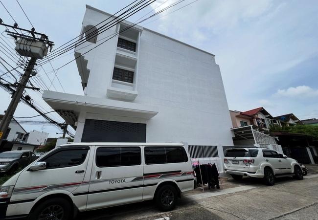 ขายอาคารพาณิชย์ หมู่บ้านสินธร แฮปปี้แลนด์ บางกะปิ กรุงเทพมหานคร เนื้อที่ 25.4 ตร.ว. 3 ชั้น 2 น้ำ 3