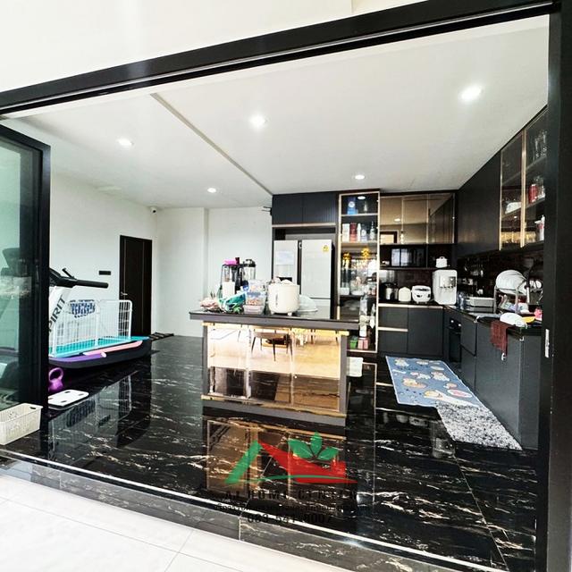 ขายบ้าน3ชั้นพร้อมสระว่ายน้ำ ขนาด97ตรว. ซ.อินทามระ28 ฟังก์ชั่นครบ พร้อมเข้าอยู่ 8