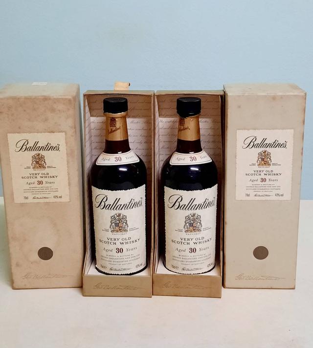 ขวดเหล้าเปล่าบาเลนไทน์