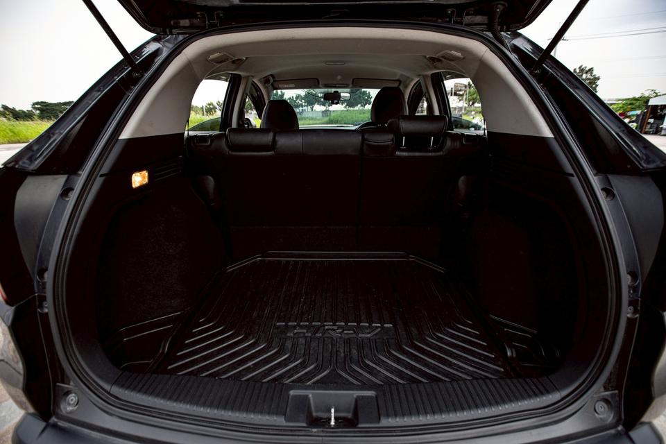 Honda Hrv 1.8E limited ปี 2017 มือเดียวป้ายแดง เบาะไฟฟ้า สีเทา  11