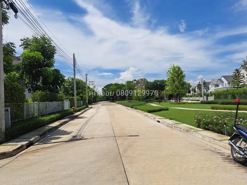 ขายและให้เช่าบ้านใหม่ แปลงมุม สีวลี ศรีนครินทร์-ร่มเกล้า 87 ตร.ว. 4 ห้องนอน อายุบ้านไม่ถึง 1 ปี ใกล้ถ.กรุงเทพกรีฑา 18