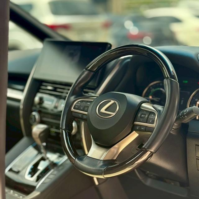 Lexus LM300h 2.5 Hybrid 4WD 2022 สีขาว 9