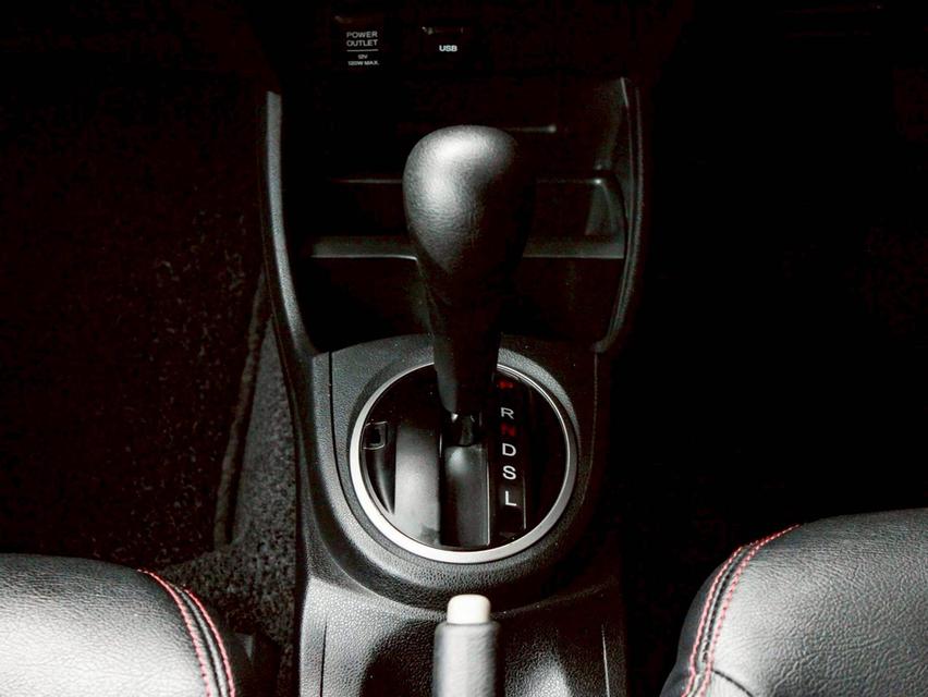 HONDA JAZZ 1.3 HYBRID ปี 2012 โฉม ปี08-14 เกียร์ AUTO สีฟ้า เครื่องยนต์ เบนซิน + ไฟฟ้า ไมล์น้อย 208,884 Km. 14