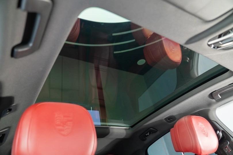 Porsche Cayenne E-Hybrid Coupe 2022 สี Crayon รูปที่ 15