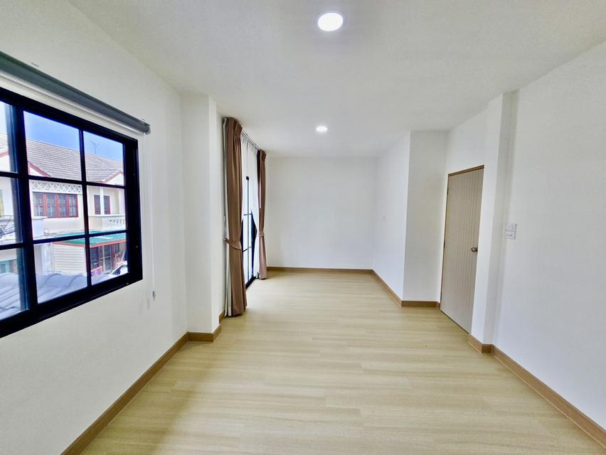 หมู่บ้านวรารักษ์ เลียบคลองสอง 27 16