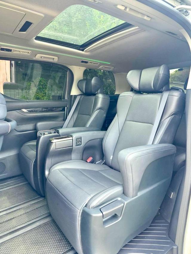 Toyota ALPHARD 2.5SC PACKAGE สีขาว ปี 2022 ไมล์ 20,xxx กม.  11