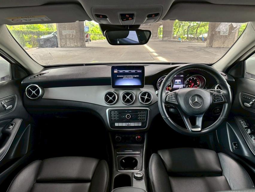 Mercedes-Benz GLA200 1.6 W156 Urban SUV AT ปี 2019 12