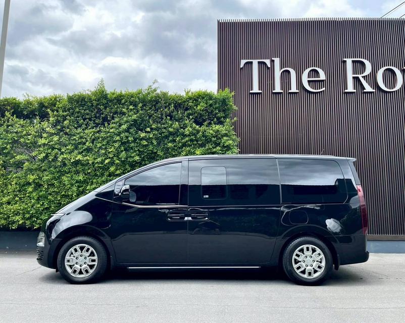 Hyundai  STARIA S 2023Mileage 25,000 Km. 7