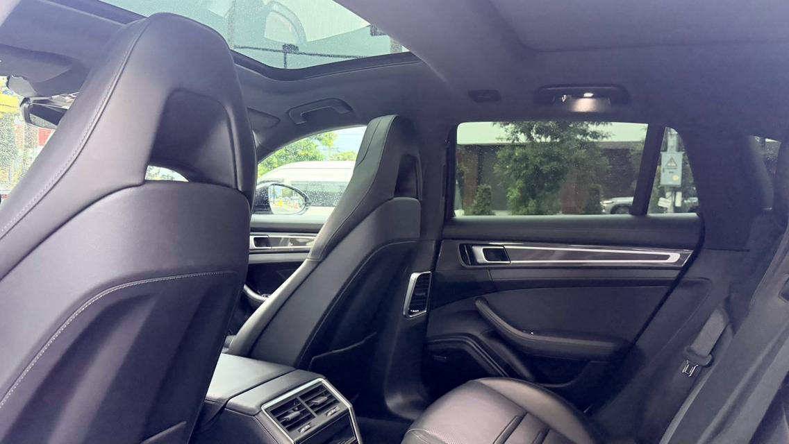 PORSCHE PANAMERA 2.9 E-HYBRID 2019 เป็นตัว 5 ประตู สี Crayon รูปที่ 7