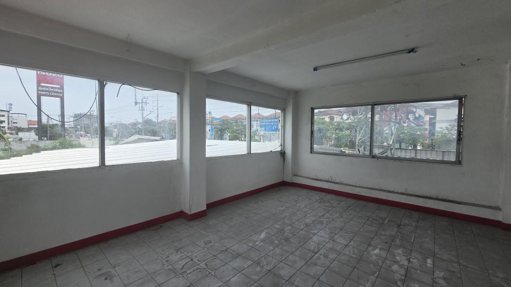 ขายถูก อาคารพาณิชย์ 4.5ชั้น 3คูหา ติดถนนร่มเกล้า 400 ตรม 50 ตรว 5