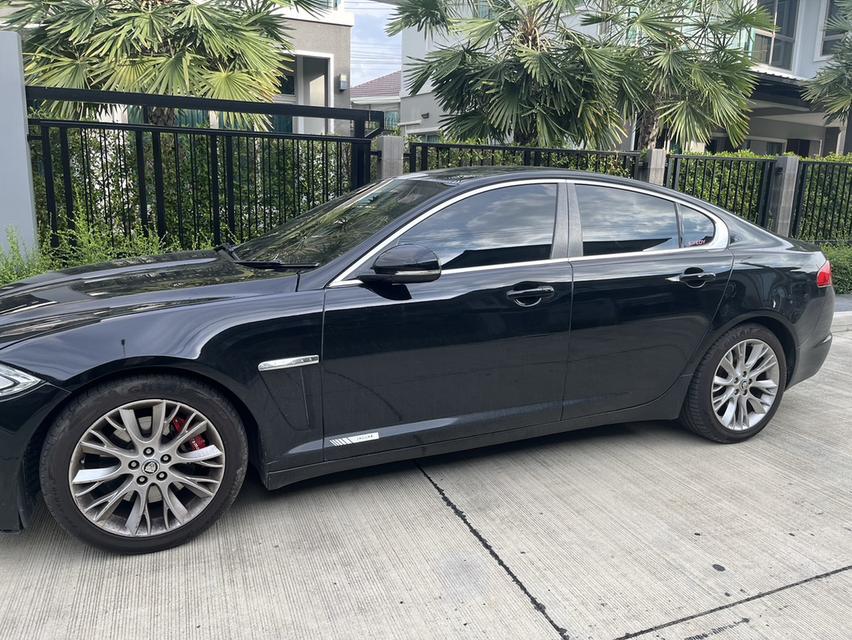 Jaguar สีดำ Xf 2.2 ปี 2012