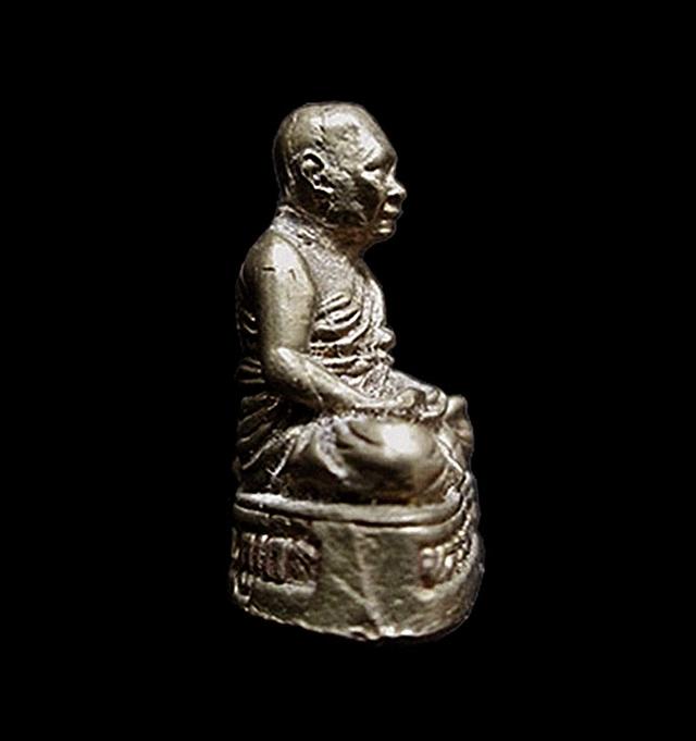 รูปหล่อหลวงพ่อกระจ่าง วัดเชิงทะเล จ.ภูเก็ต