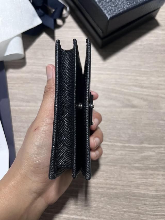 กระเป๋าตังใบสั้น Prada