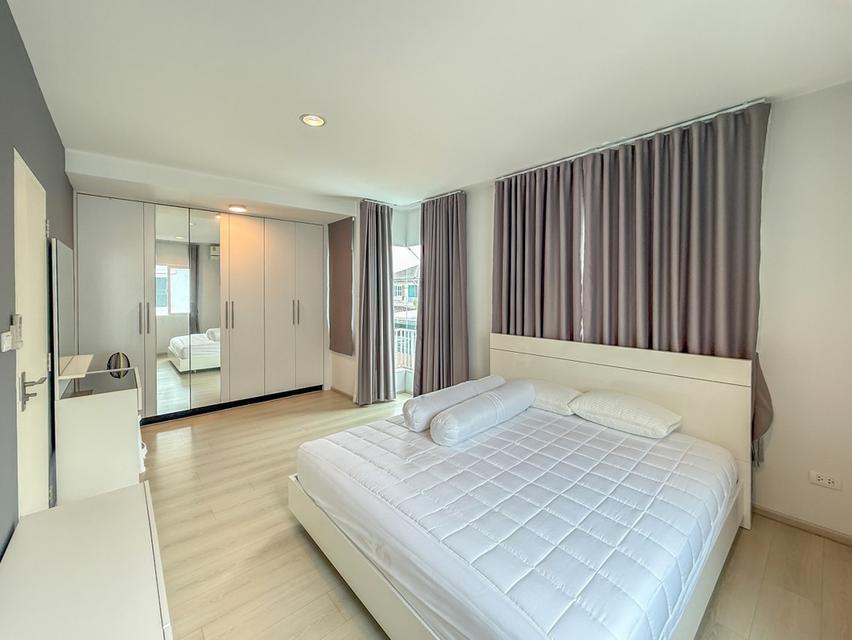 ขายบ้านแฝดมือสอง โครงการ วิลลาจจิโอ ปิ่นเกล้า-ศาลายา (Villaggio Pinklao-Salaya) เนื้อที่ 35 ตร.ว. ใกล้เซ็นทรัลศาลายา และจุดขึ้นทางด่วนศรีรัช 6