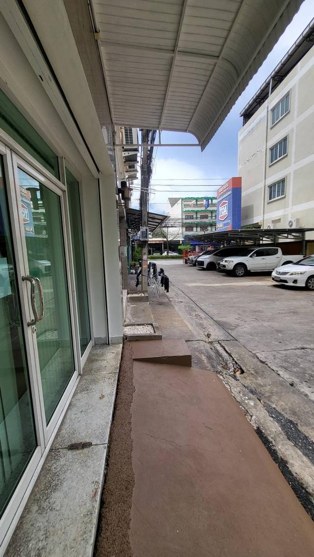 อาคารพาณิชย์ ซอยลาซาล สุขุมวิท 105 2