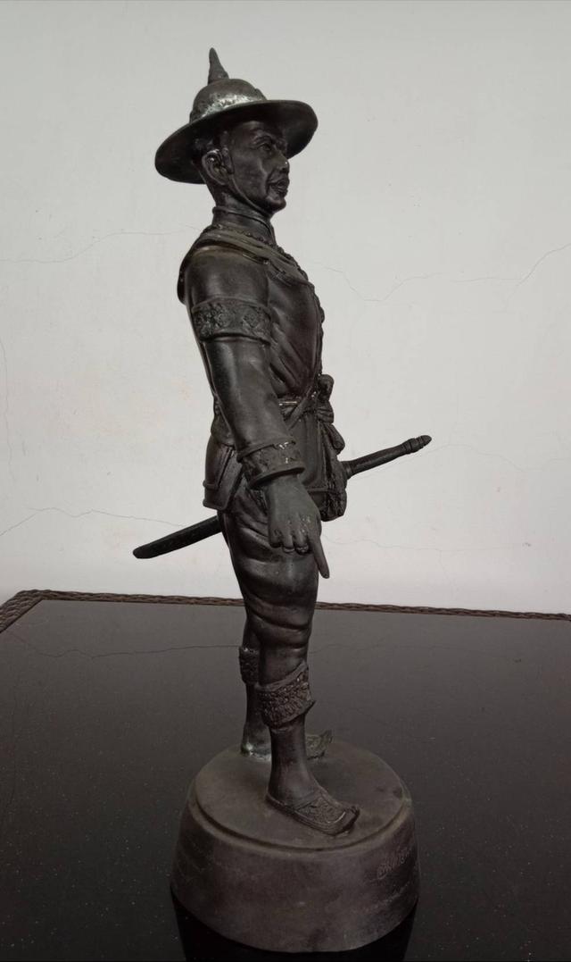 609.พระบรมรูปหล่อสมเด็จพระเจ้าตากสินมหาราช ทรงยืน