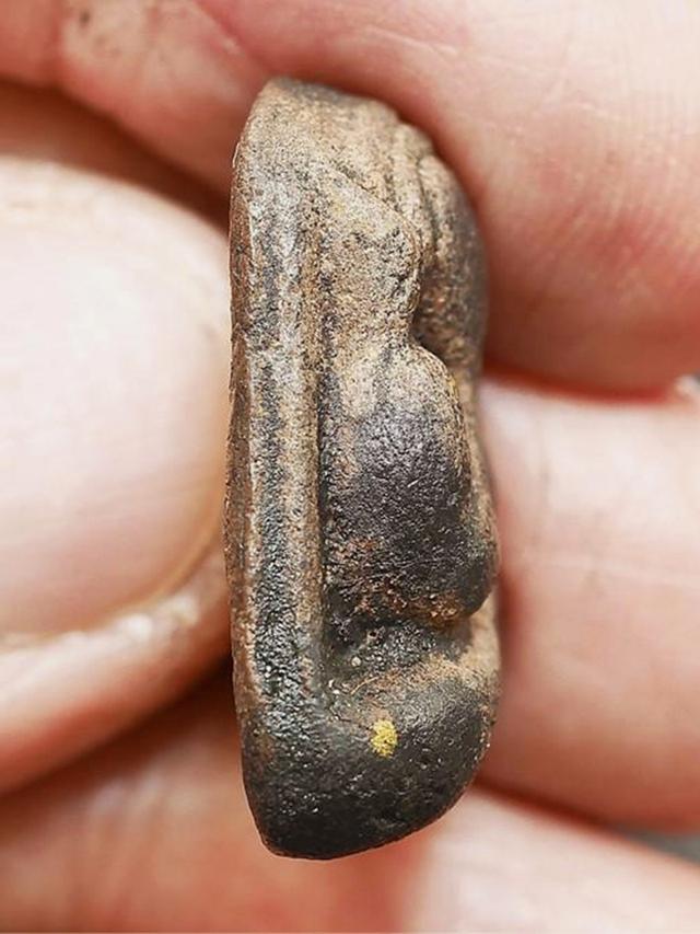 พระปิดตา หลวงพ่อแก้ว วัดเครือวัลย์ พิมพ์กลาง หลังเรียบ...เก่าๆ เดิมๆ สวยแชมป์ 9