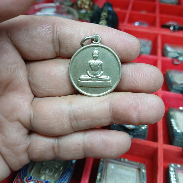 เหรียญพระธรรมกาย เนื้ออัลปาก้า พิธีหล่อพระธรรมกายประจำตัว ประดิษฐาน ณ ธรรมกายเจดีย์ วัดพระธรรมกาย ที่ระลึกในงานวิสาขพุทธบูชา ปี 2539 รูปที่ 11