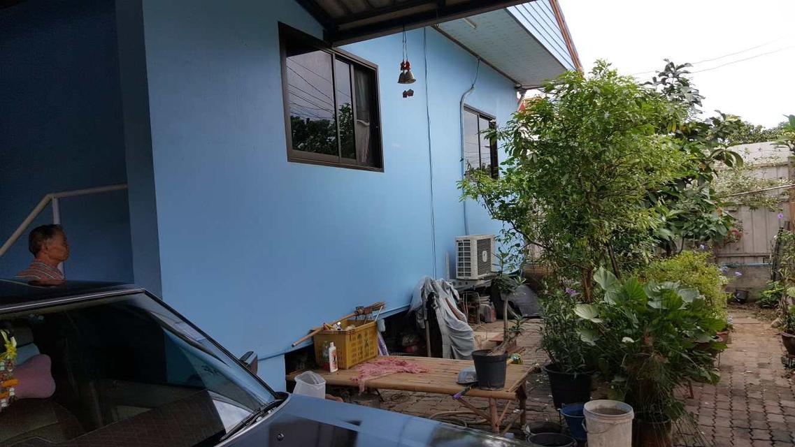 บ้านชั้นเดียว53ตรว.อ่อนนุชซ.70  2น. 2น้ำ 2แอร์จอดรถ3คันเข็ม6ม.9ต้นต่อเป็น 2ชั้นครึ่งได้ราคา3.3ล้าน 3